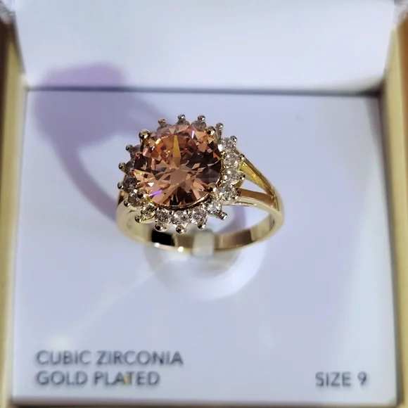 Gorgeous Ring - Picture 2 of 3